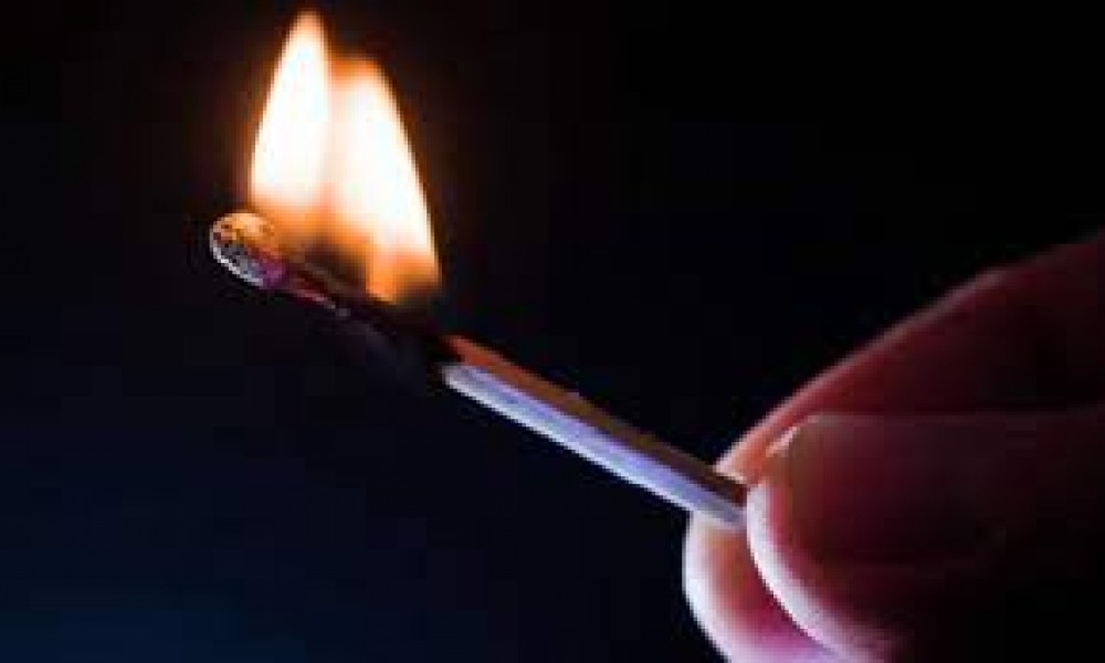 Caz TRAGIC la Ștefan Vodă: Un bărbat s-a stropit cu benzină și s-a autoincendiat
